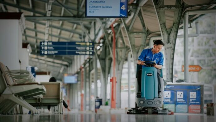 Mesin Ride On Scrubber