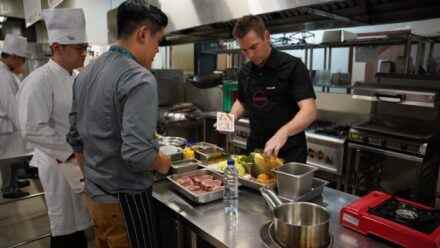 Hotel Management BINUS University Hadirkan Callum Hann, Australian MasterChef Personality
