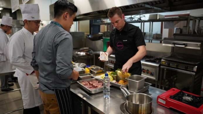 Hotel Management BINUS University Hadirkan Callum Hann