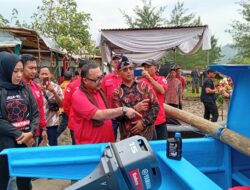 Kaisar Kiasa Kasih Berikan Bantuan Kapal Kepada Kelompok Nelayan Desa Jetis