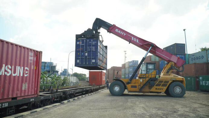 Jelang Momen Strategis Keagamaan Layanan KA Kontainer Menguat di Awal Tahun 2026