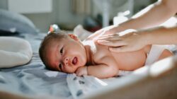 Kulit Sensitif pada Bayi: Penyebab, Ciri-ciri, dan Cara Perawatannya