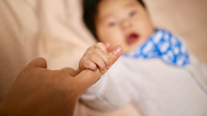 Panduan Skincare Bayi untuk Orang Tua Baru Apa yang Perlu Disiapkan Sejak Awal