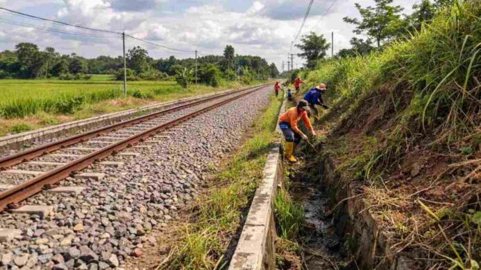 Antisipasi Cuaca Ekstrem KAI Daop 9 Jember Perkuat Infrastruktur dan Siagakan Petugas Ekstra