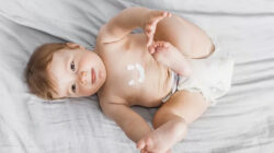 Kenali Kandungan Skincare Bayi: Mana yang Aman, Mana yang Sebaiknya Dihindari