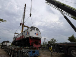 Sinergi Persiapan Angkutan Lebaran, KAI Logistik Kirim 12 Lokomotif ke Pulau Jawa