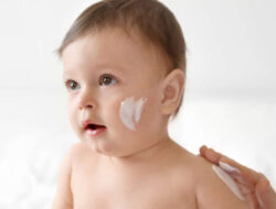 5 Kandungan Penting dalam Skincare Bayi yang Wajib Diperhatikan Orang Tua