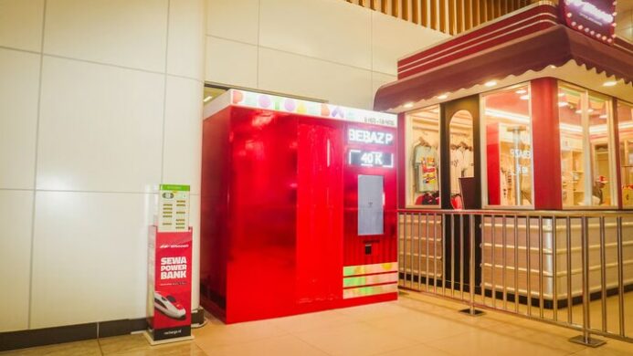 Booth PhotoBebaz di Stasiun Whoosh Halim (2)