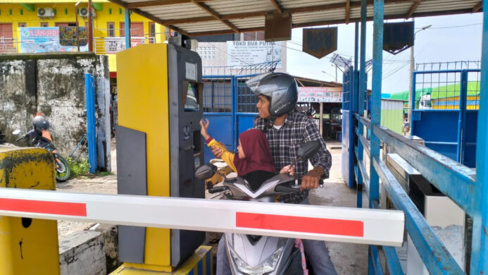 Pelindo Multi Terminal Parepare Terapkan Pembayaran Nontunai di Pintu Masuk Pelabuhan Nusantara (1)