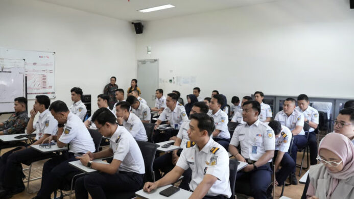 Jelang Angkutan Lebaran 2026 KAI Periksa Kesehatan Petugas LRT Jabodebek (1)