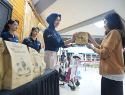 KAI Daop 2 Bandung Berikan Takjil Gratis untuk Penumpang KA Jarak Jauh Selama Masa Angkutan Lebaran 2026