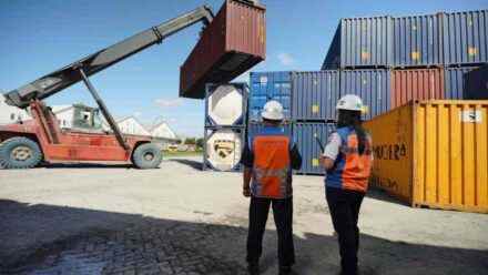 KAI Logistik Kelola 2,2 Juta Barang, Peti Kemas Naik 40%