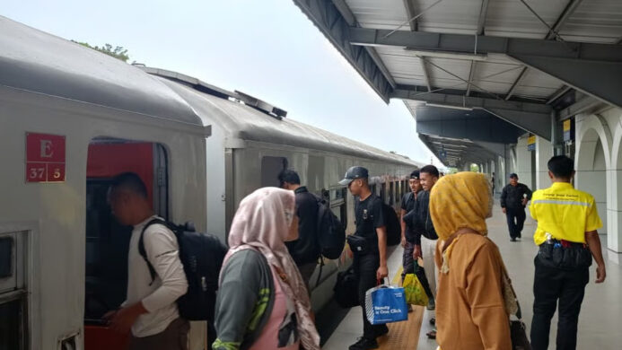 KAI Daop 2 Bandung Tingkatkan Pelayanan di Stasiun Cimahi