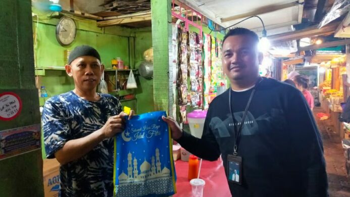 BRI Jakarta Kalimalang Salurkan Berkah Ramadhan Bagi Pedagang Pasar Inpres Pondok Bambu