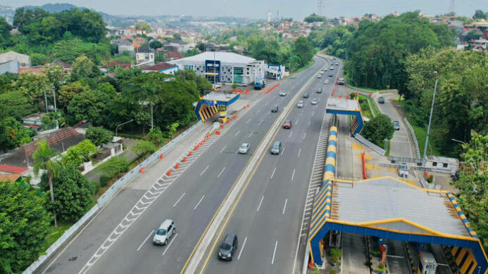 One Way Lokal di Tol Semarang Masih Berlaku, Lalu Lintas Lancar dan Terkendali