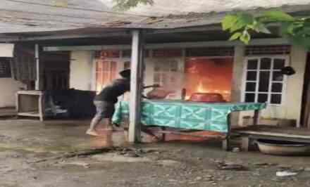 Diduga Korsleting Listrik, Satu unit rumah di Rawajaya Terbakar, Kerugian Ditaksir Rp50 Juta