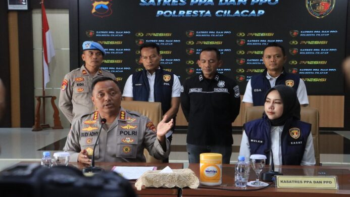 konferensi pers saat pengungkapan kasus di Mapolresta Cilacap, Jumat (17/04/2026).