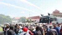480 Anggota Polresta Cilacap Dikerahkan dalam Simulasi Pengamanan Demonstrasi