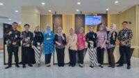 Peringati Hari Kartini, Frontliner BRI Branch Office Cut Mutiah Kenakan Pakaian Nasional