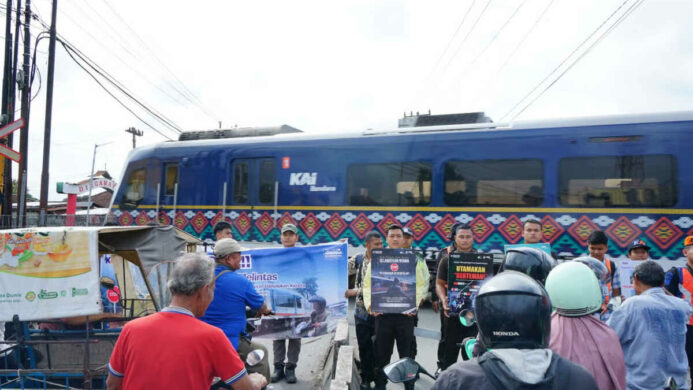 Himbauan Kepada Masyarakat untuk Taat Saat Melintas di Perlintasan Kereta Api Demi Keselamatan Bersama