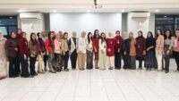 Semarak Hari Kartini, Pekerja BRI Branch Office Kramat Berlomba Tampilkan Pakaian Nasional Terbaik
