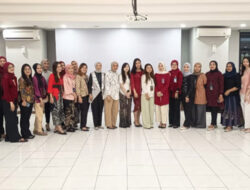 Semarak Hari Kartini, Pekerja BRI Branch Office Kramat Berlomba Tampilkan Pakaian Nasional Terbaik