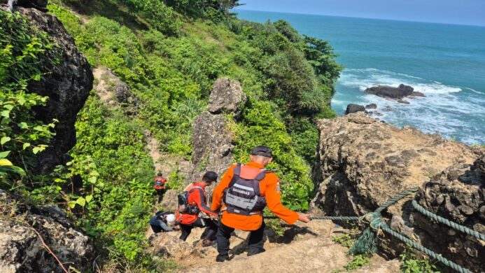 1 Pemancing Jatuh di Pantai Lampon Kebumen, SAR Gabungan Lakukan Penyisiran