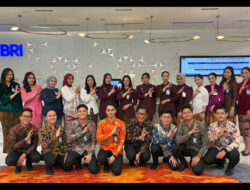 Peringati Hari Kartini, Frontliner BRI Kantor Cabang Khusus Tampil Beda dengan Pakaian Nasional