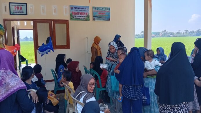 Cegah KLB Ratusan Warga Desa Karangtengah Antusias Serbu Imunisasi ORI Campak Senin 27 April 2026 (Foto Asep)