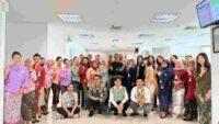 Peringati Hari Kartini, Pekerja Pria dan Wanita BRI Branch Office Segitiga Senen Kompak Kenakan Pakaian Nasional