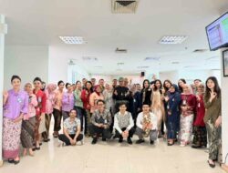 Peringati Hari Kartini, Pekerja Pria dan Wanita BRI Branch Office Segitiga Senen Kompak Kenakan Pakaian Nasional