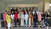 Semarak Hari Kartini, Pekerja BRI Branch Office Gunung Sahari Kenakan Pakaian Nasional Beraneka Warna