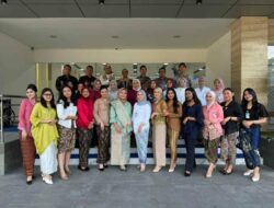 Semarak Hari Kartini, Pekerja BRI Branch Office Gunung Sahari Kenakan Pakaian Nasional Beraneka Warna