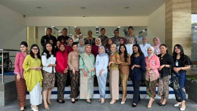 Semarak Hari Kartini Pekerja BRI Branch Office Gunung Sahari Kenakan Pakaian Nasional Beraneka Warna