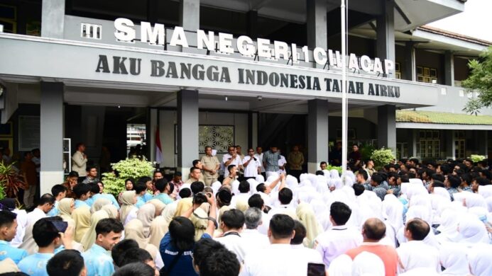 Presiden Prabowo kunjungi SMAN 1 Cilacap
