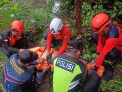 Tim SAR Evakuasi Korban Meninggal di Curug Ciputut Purbalingga