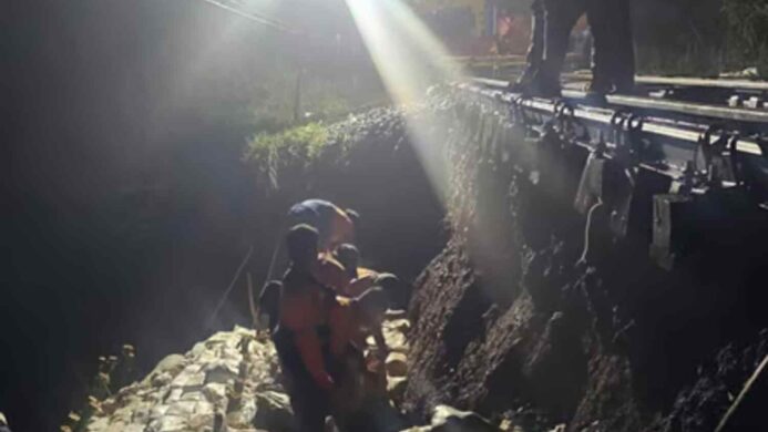Hujan Deras Kembali Gerus Jalur KA di Petak Cibeber–Lampegan Perjalanan KA Siliwangi Dibatalkan Demi Keselamatan