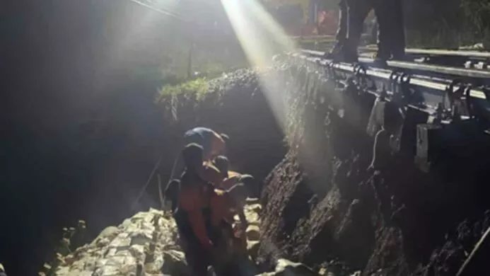 Hujan Deras Kembali Gerus Jalur KA di Petak Cibeber–Lampegan Perjalanan KA Siliwangi Dibatalkan Demi Keselamatan
