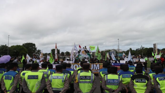Polresta Cilacap Mengawal Kegiatan Aksi Aliansi Buruh Cilacap