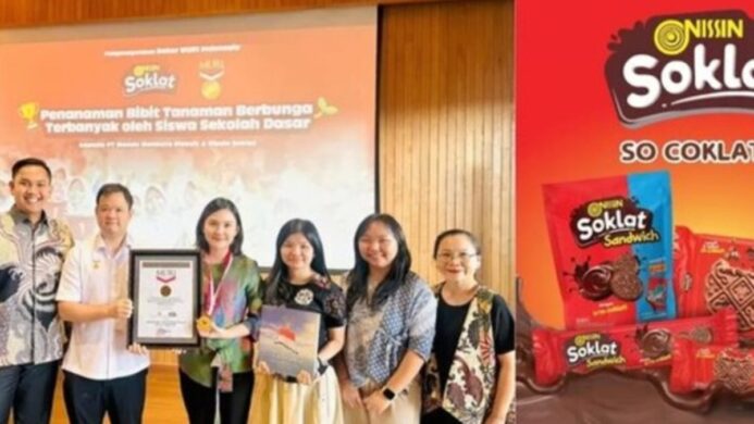 Ribuan Siswa SD Tanam Bunga, Nissin Soklat & PT Monde Mahkota Biskuit Raih Rekor MURI