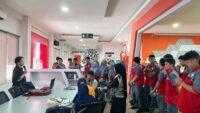 150 Siswa SMK Telkom Makassar Kunjungi Telkom AI Center