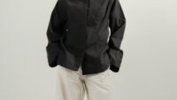 STYLE GUIDE: The Black Edit – Mendefinisikan Ulang Seragam Minimalis Modern