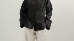 STYLE GUIDE: The Black Edit – Mendefinisikan Ulang Seragam Minimalis Modern