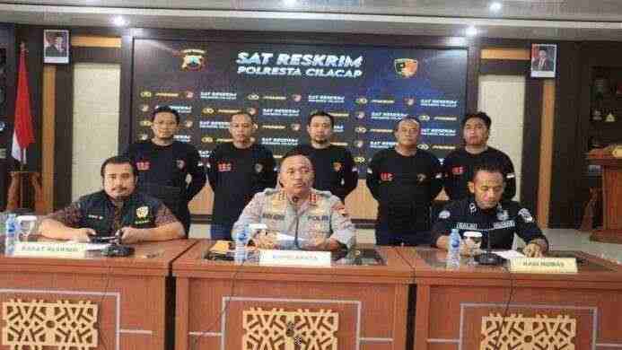 polresta cilacap gelar jumpa pers pengungkapan kasus penjambretan di sejumlah wilayah di Cilacap Barat