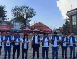 BRI Life Gelar Pelepasan Tukik, Dukung Konservasi Penyu di Pantai Kuta Bali