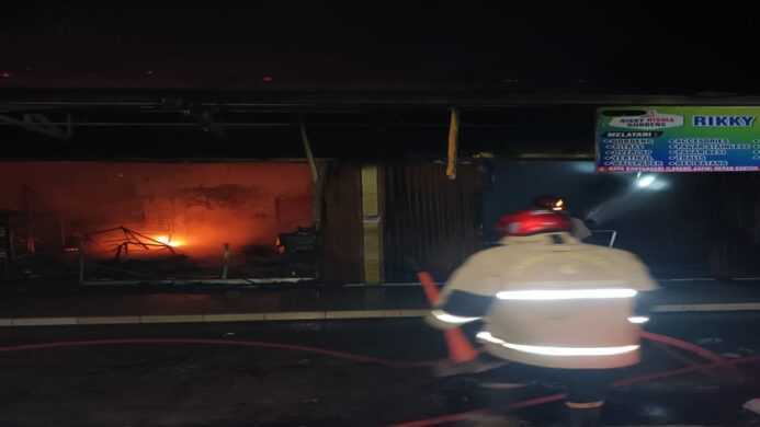 Korsleting Listrik, Dua Ruko di Bantarsari Cilacap Terbakar