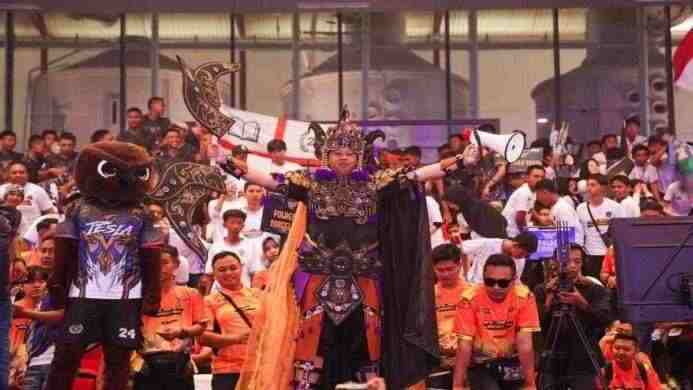 Penampilan Cosplayer dalam ajang Esports Kapolda Jateng Cup di De Tjolomadoe, Karanganyar saat pembukaan Penampilan Cosplayer dalam ajang Esports Kapolda Jateng Cup di De Tjolomadoe, Karanganyar saat pembukaan