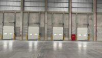 Jenis dan Kegunaan Industrial Door dan Dock Leveler dalam Industri