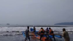 Basarnas Cilacap Lakukan Pencarian Terhadap Nelayan yang Jatuh di Laut