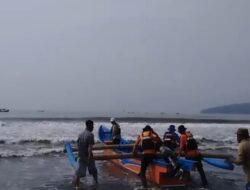 Basarnas Cilacap Lakukan Pencarian Terhadap Nelayan yang Jatuh di Laut